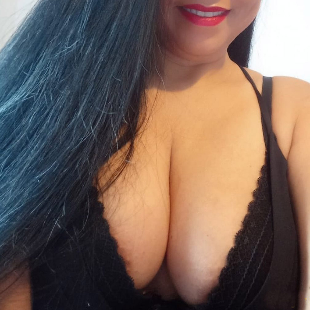 6945070993 Νικολέττα  Ελληνίδα με φυσικά χορταστικά βυζιά