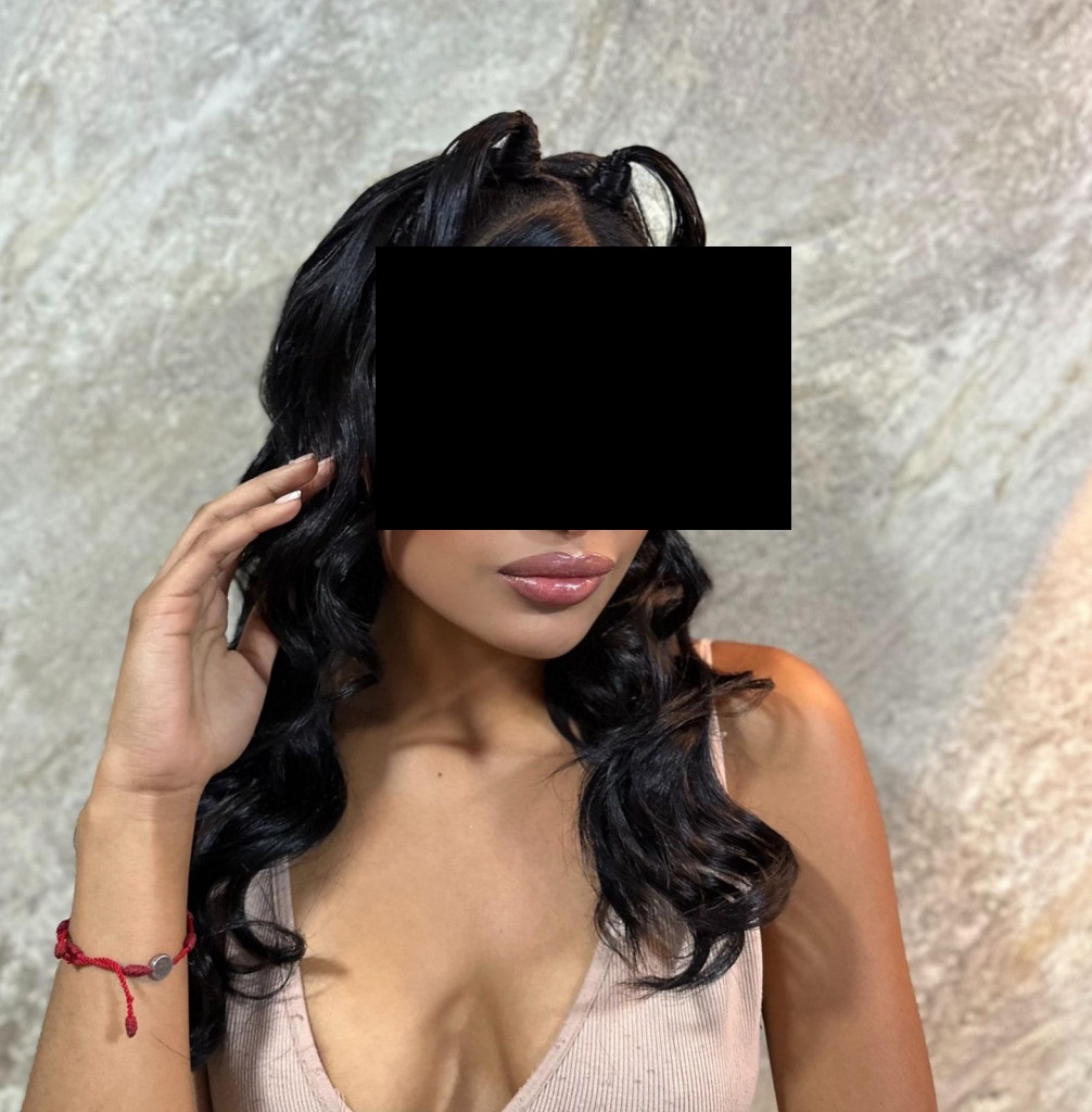 30ετών με ΠΟΛΥ όμορφο πρόσωπο, γλυκό φυσικό στήθος