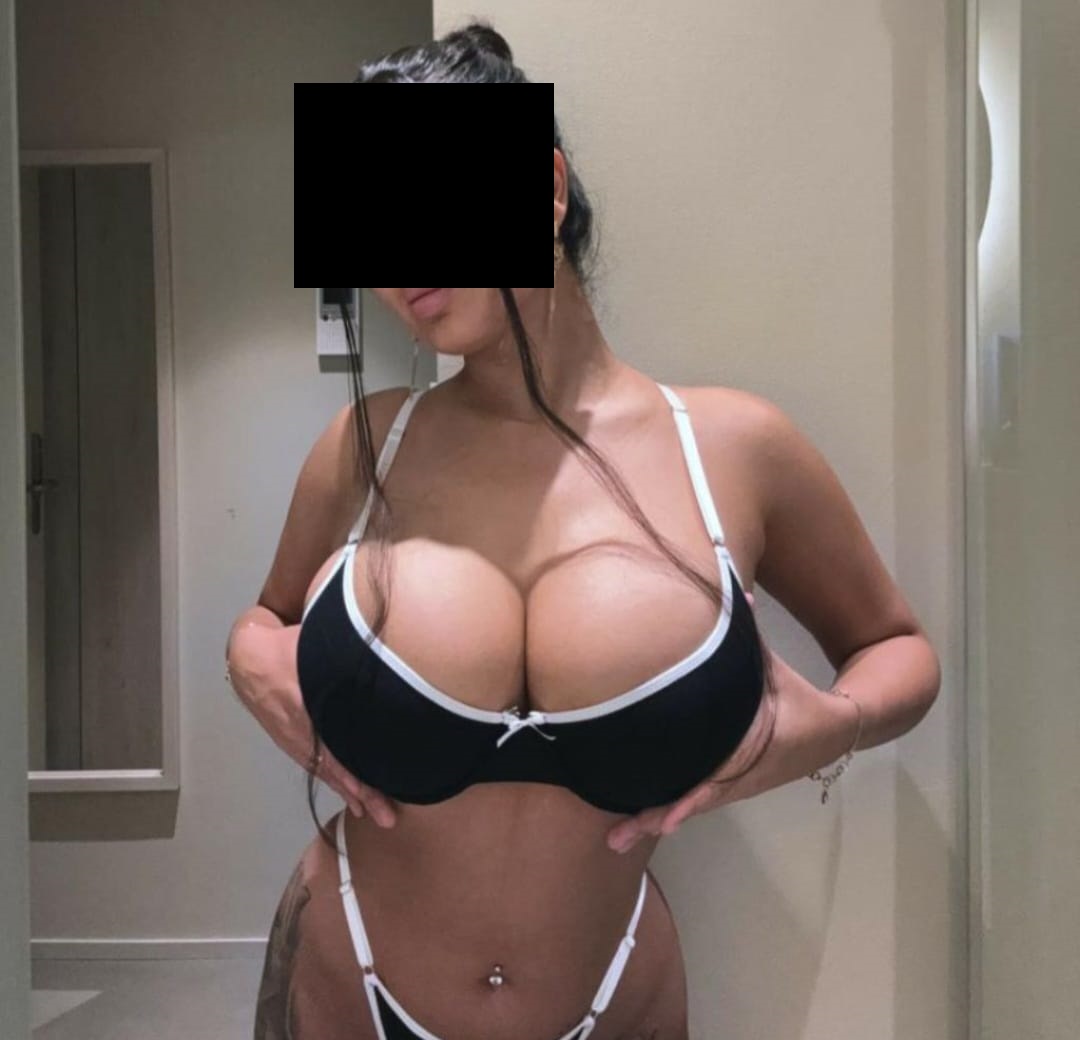 Έχω Πεταχτό Κώλο, Φυσικά Βυζιά. Πάρε με και μέσα στη νύχτα να σε καυλώσω