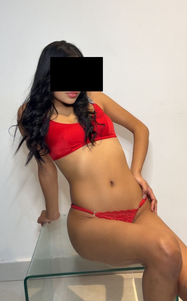 30ετών με ΠΟΛΥ όμορφο πρόσωπο, γλυκό φυσικό στήθος